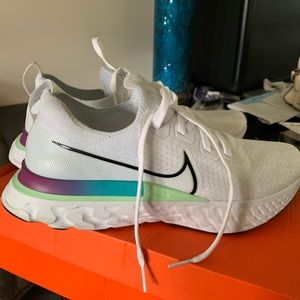 nike react infinity run vapor green women’s sz 11